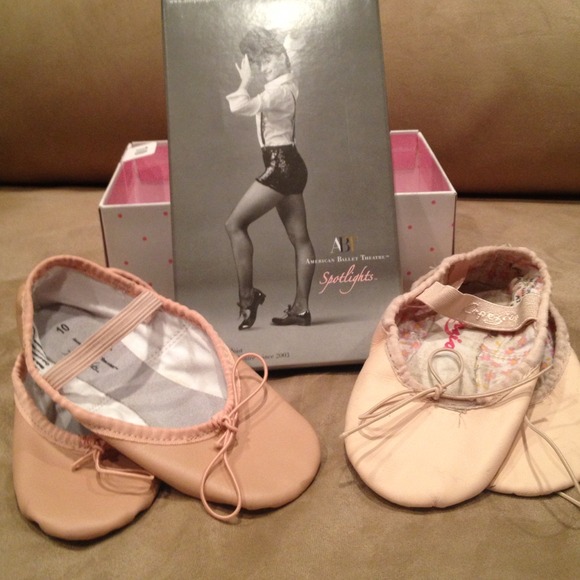 🎀Brand new$used size 10girls ballet pink shoes🎀