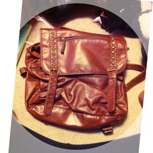 Brown backpack. ✌️