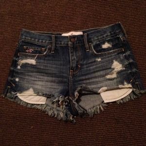 🚫Hold🚫 Hollister high rise destroyed shorts 🎀