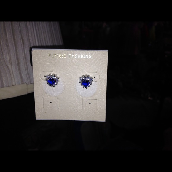 Earrings 9.25 silver and 3pc necklace and earring