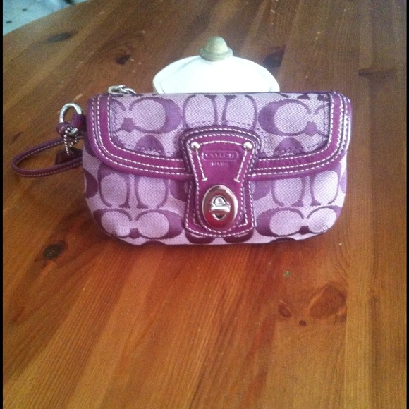 🚫HOLD🚫Authentic coach wristlet