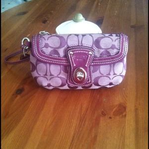 🚫HOLD🚫Authentic coach wristlet