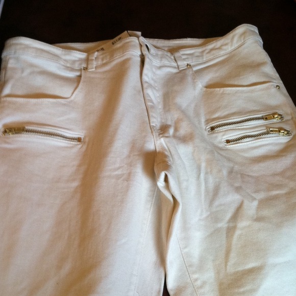 Off white - Picture 2 of 3