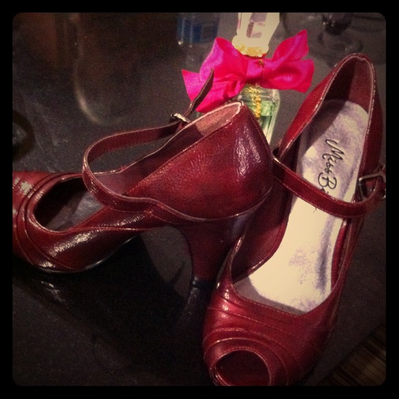 Miss Bisou 4" burgundy classy heels very cute!
