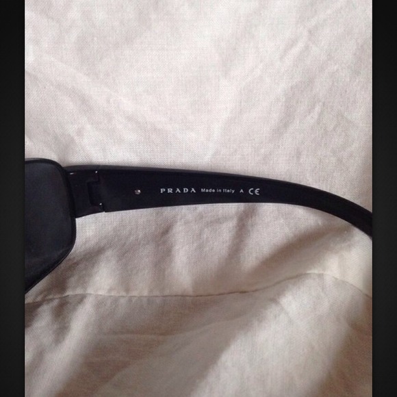 ??REDUCED??Authentic Prada women\'s Sunglasses main image 4