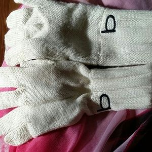Cream Bebe 100% acrylic gloves