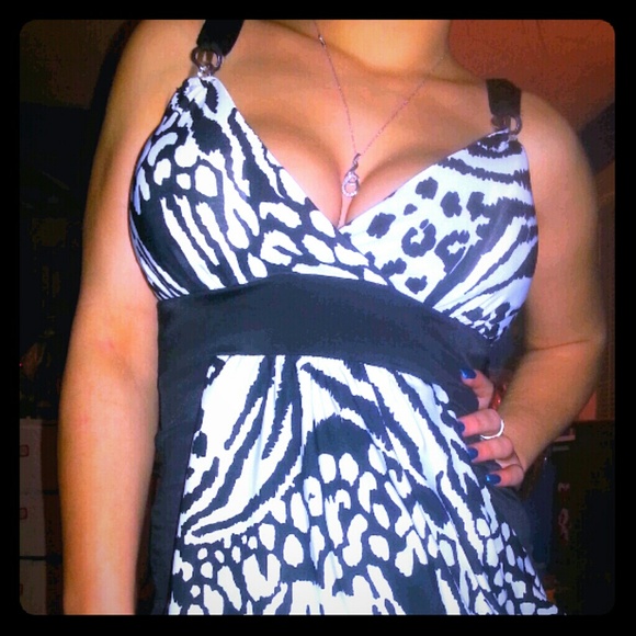 Adorable Animal Print Silk Feel Top! N.W.O.T! - Picture 1 of 2