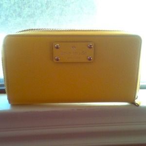 Beautiful----Primyellow Kate Spade wallet.