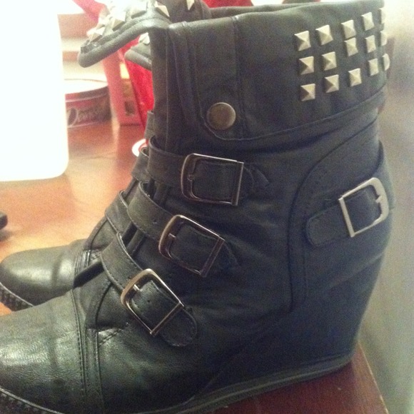 Bucco wedges