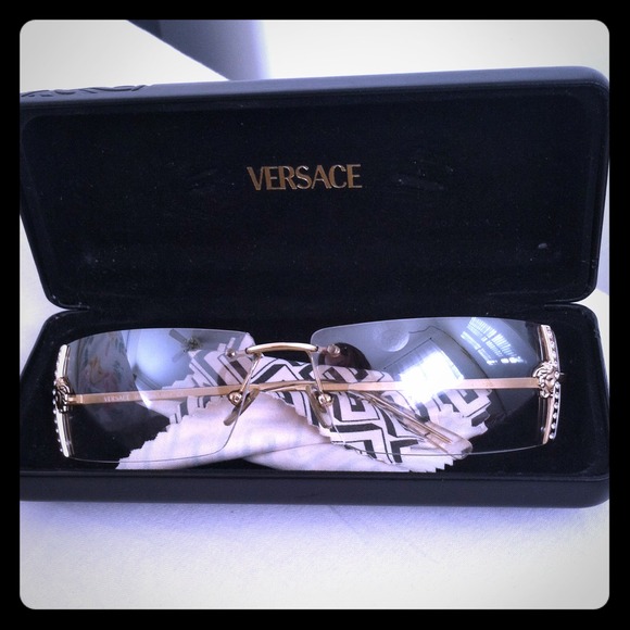 Versace sunglasses - Picture 1 of 4