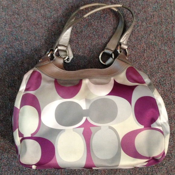 REDUCED! 💞Authentic Awesome Coach handbag. 💖👜💞 - Picture 2 of 4