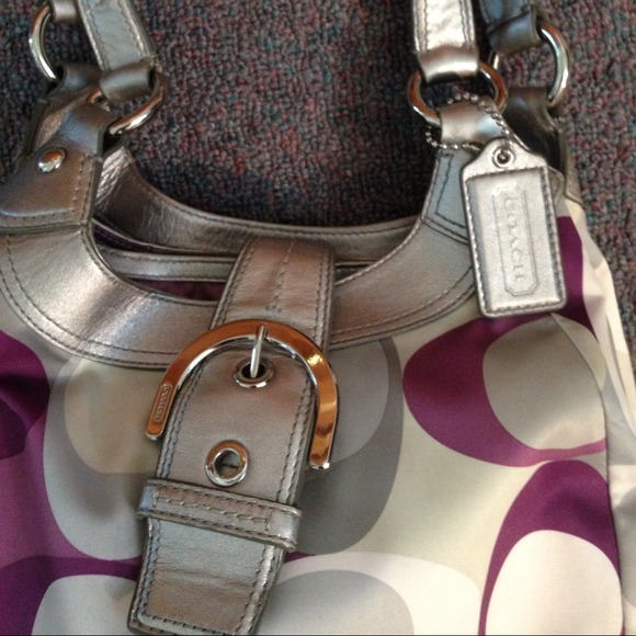 REDUCED! 💞Authentic Awesome Coach handbag. 💖👜💞 - Picture 3 of 4