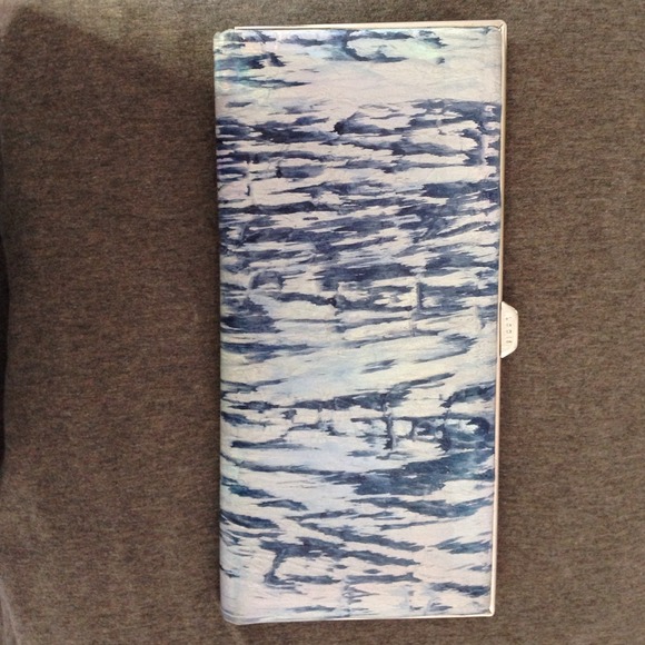 BLUE SHIMMER BIG CLUTCH