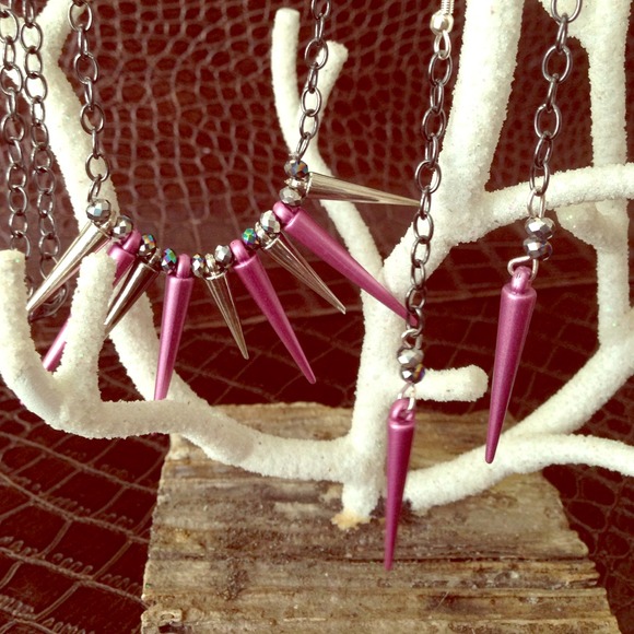 Beautiful soft purple spikes necklace sets!!! - Picture 1 of 3