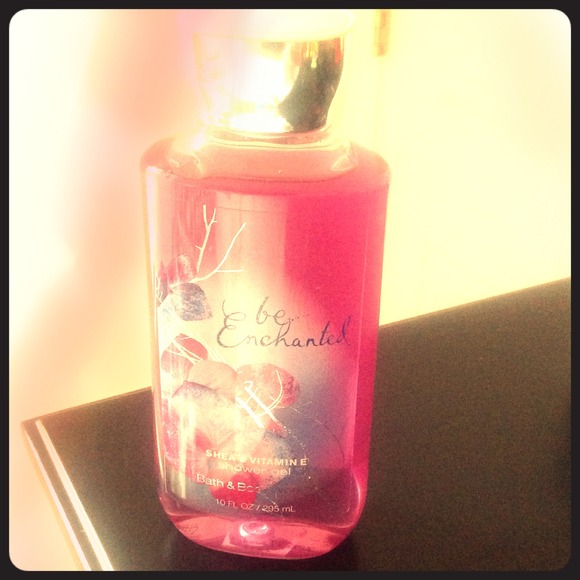 Bath&BodyWorks Be Enchanted Shower Gel (New) 💕
