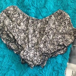Brandy melville floral vodi shorts