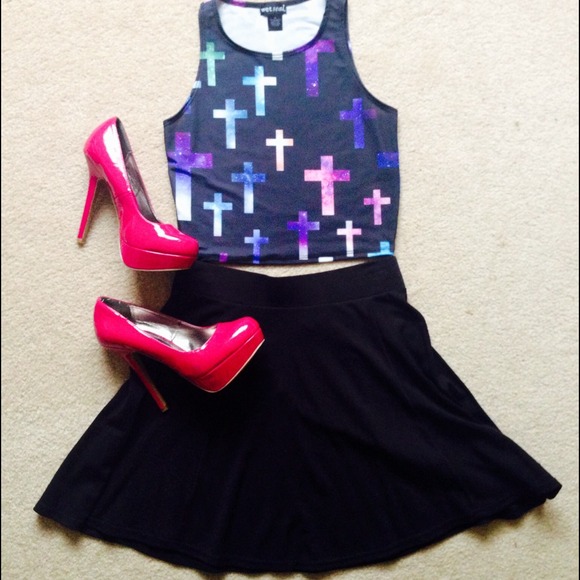 🚫SOLD🚫 Wet Seal Cropped Cross Tank