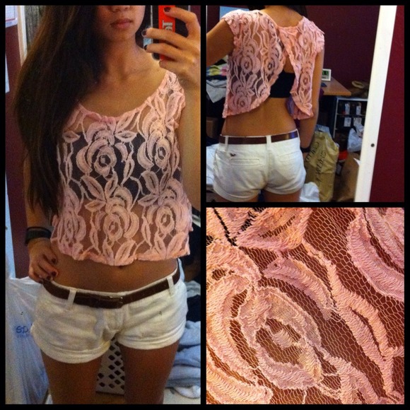 🚫SOLD. Pink lace crop top. Size small