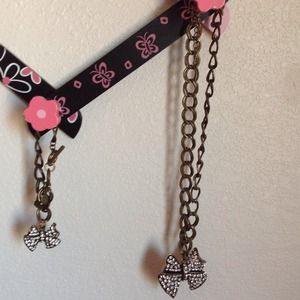 Cute necklace with matching bracelet.