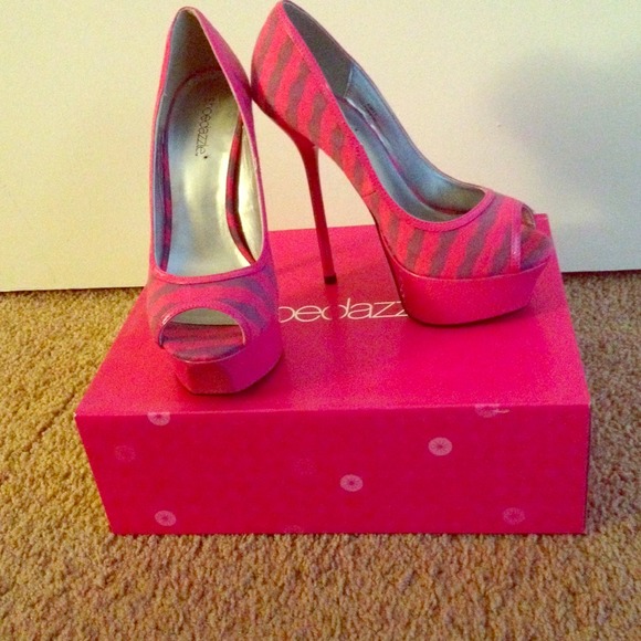 Shoes - REDUCED!!! Cute Pink Heels