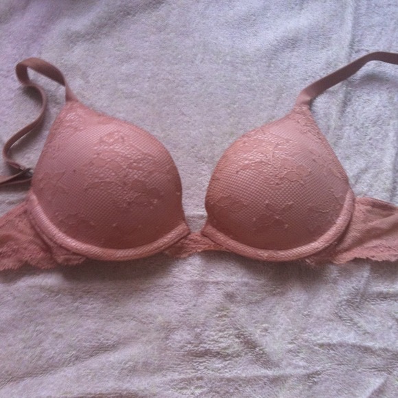 BUNDLE RESERVED for trade! 4 Victoria secret bras