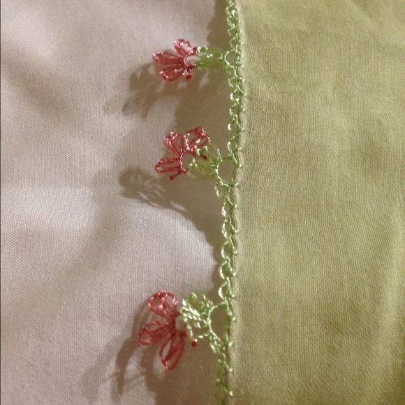 Green floral scarf - Picture 3 of 3