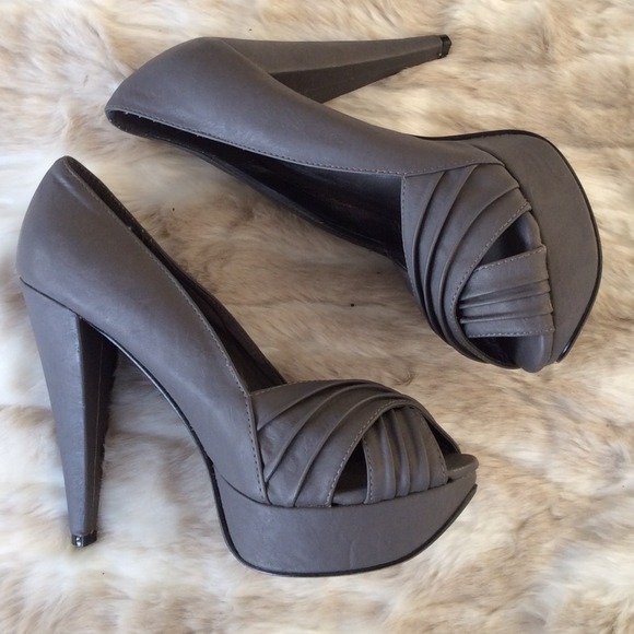 Forever 21 Shoes - ❗️️LAST CHANCE❗️Forever 21 peep toe high heels 9