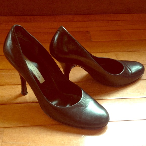 Maripé Shoes - Black Timeless Pumps