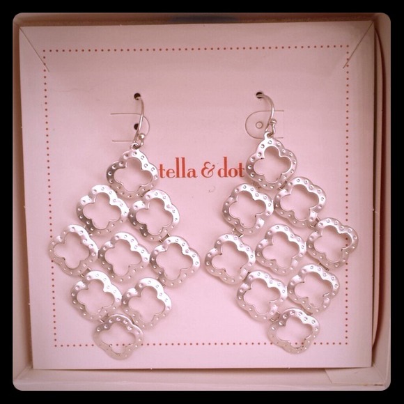 Stella and Dot Signature Clover Chandelier-RETIRED