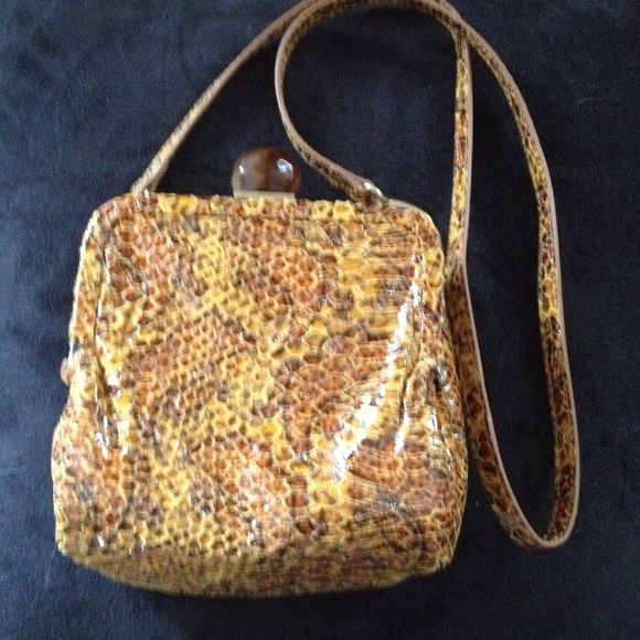 (DONATED) HOBO CROSS BODY BAG - Picture 2 of 4