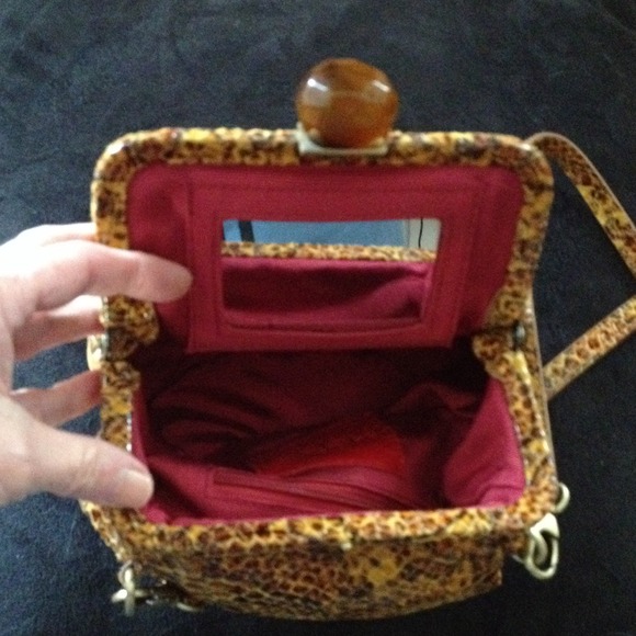 (DONATED) HOBO CROSS BODY BAG - Picture 3 of 4