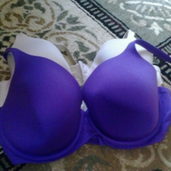 2 Victoria secret bras