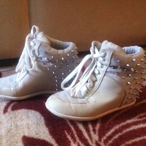 Cream studded wedges - Picture 1 of 1