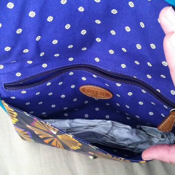 🔴SOLD🔴 Fossil Mini Keyper Crossbody Purse - Picture 3 of 4