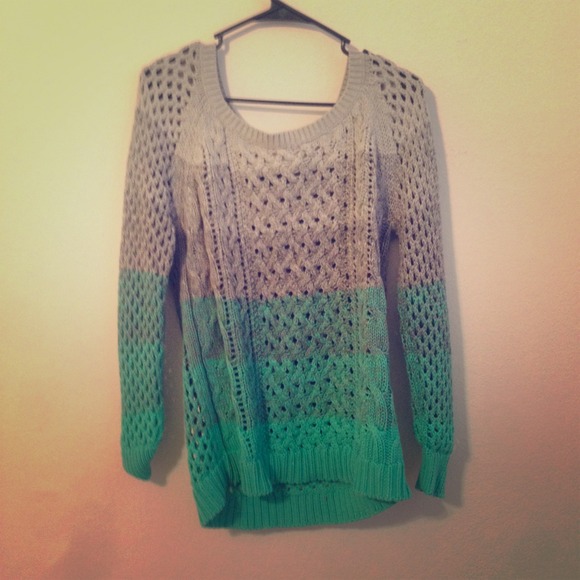 Super soft sweater AE sweater!