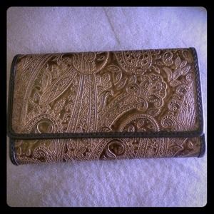 Paisley Trifold Wallet ✨NWOT✨
