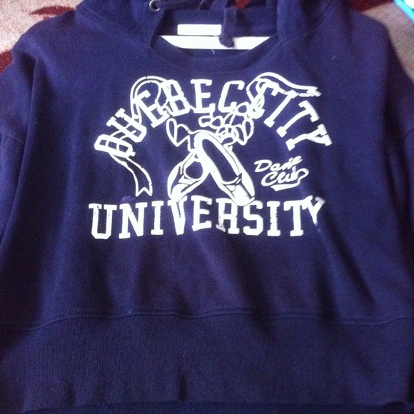 Cropped flowy navy blue sweater
