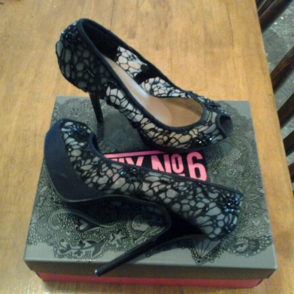 **Host Pick**Black Lace Heels sz 8 1/2