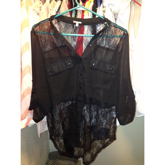 🚫 Half Lacy Black Top SOLD - Picture 2 of 3