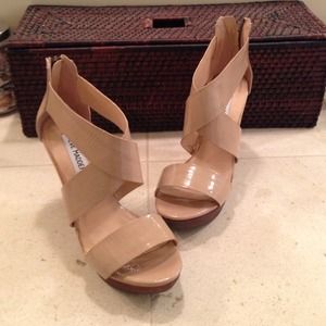 Steve Madden nude patent leather wedge sandal 6.5
