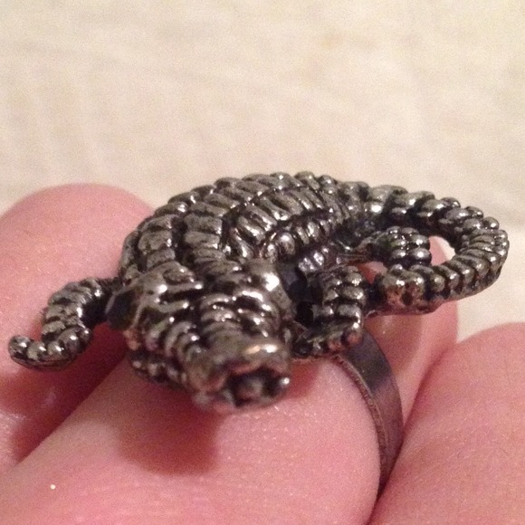 ✨Cute Alligator Ring!🐊💍✨ - Picture 2 of 4