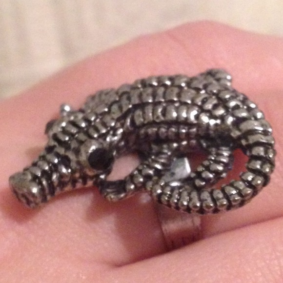 ✨Cute Alligator Ring!🐊💍✨ - Picture 3 of 4