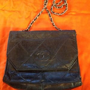 Vintage Chanel quilted flap snap shoulder bag