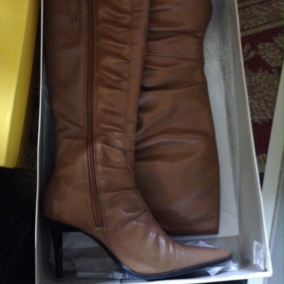 REDUCED ‼️Tan Rouched Boots