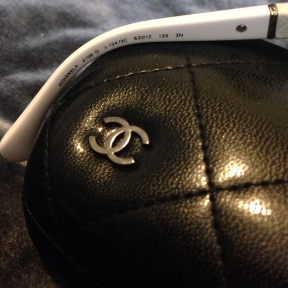🎉Reduced!🎉 CHANEL sunnies! - Picture 3 of 4