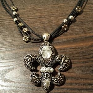 ***SOLD*** in bundle Fleur de lis fashion necklace