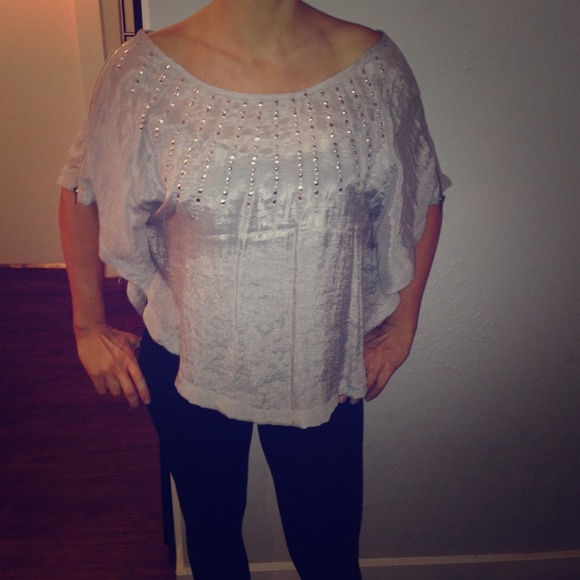 🛇SOLD🛇   Silver Detailed Top