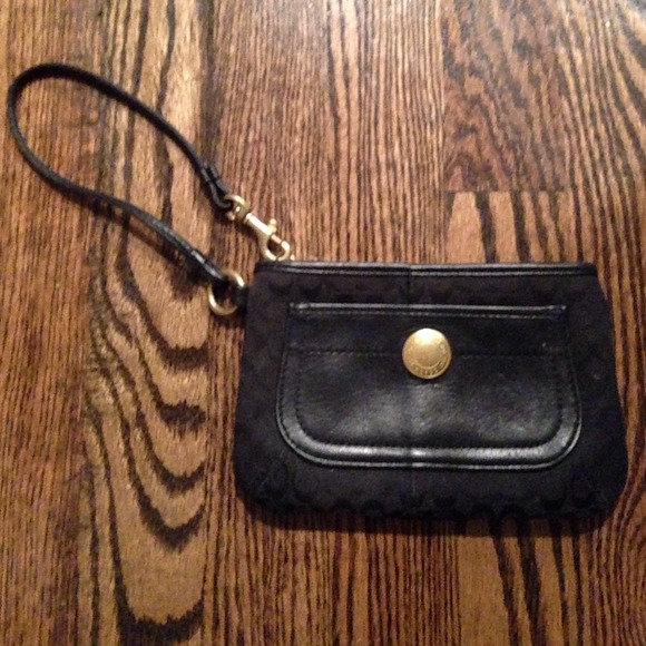 Authentic Coach wristlet, used with love ❤️