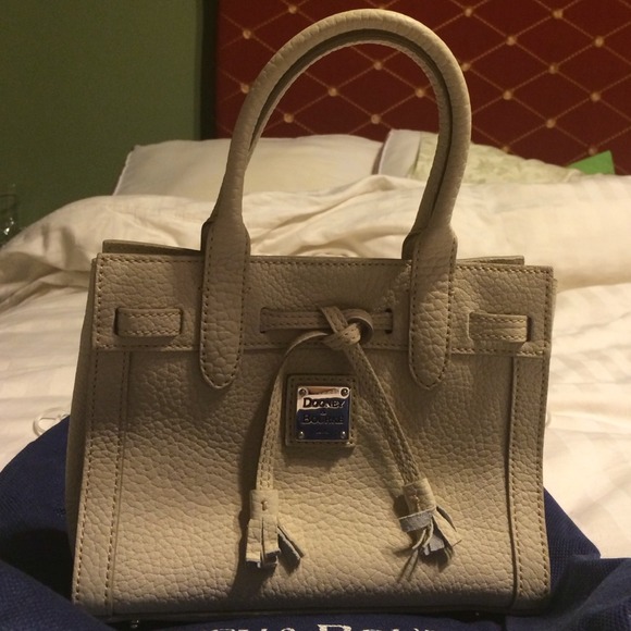 Dooney & Bourke taupe leather handbag - Picture 2 of 4