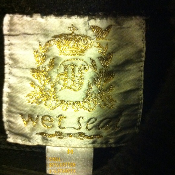 Short black jacket - Picture 3 of 4